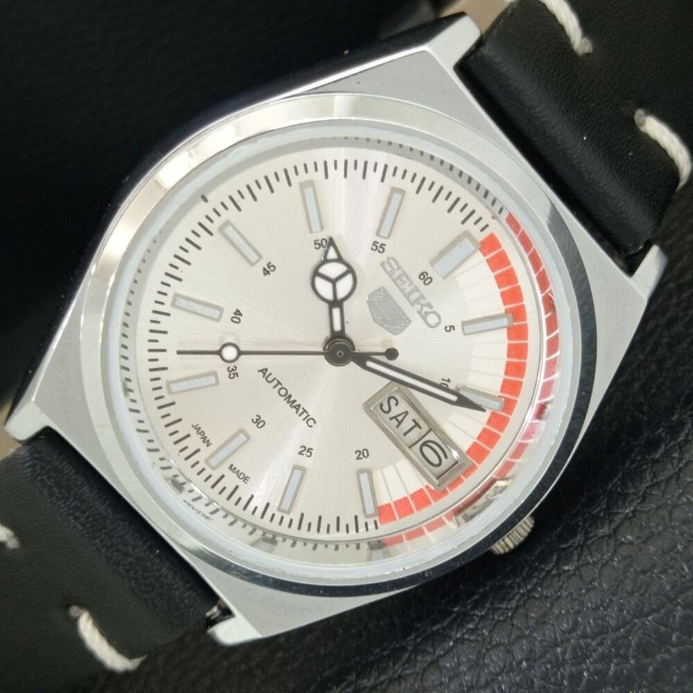 Vintage 1983 Seiko Automatic Mens Silver Watch W/daydate & Red accents